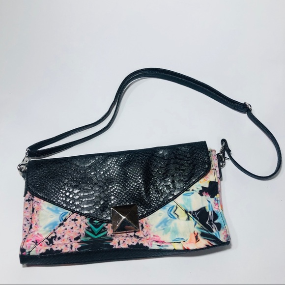 Cosmopolitan Handbags - Vintage Cosmopolitan 80s print envelope clutch bag